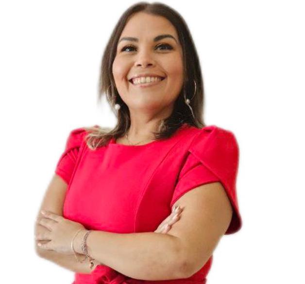 Fotografía de perfil: Hola, soy Julce Rattia, preparadora de formularios de inmigración con más de siete años de experiencia. 